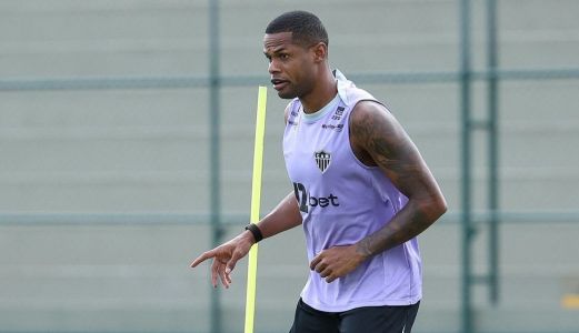 Júnior Santos em treino do Atlético na Cidade do Galo