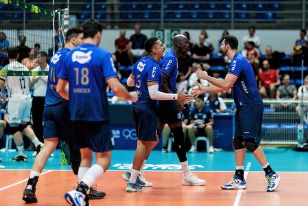 Time do Itambé Minas comemora ponto na Superliga Masculina