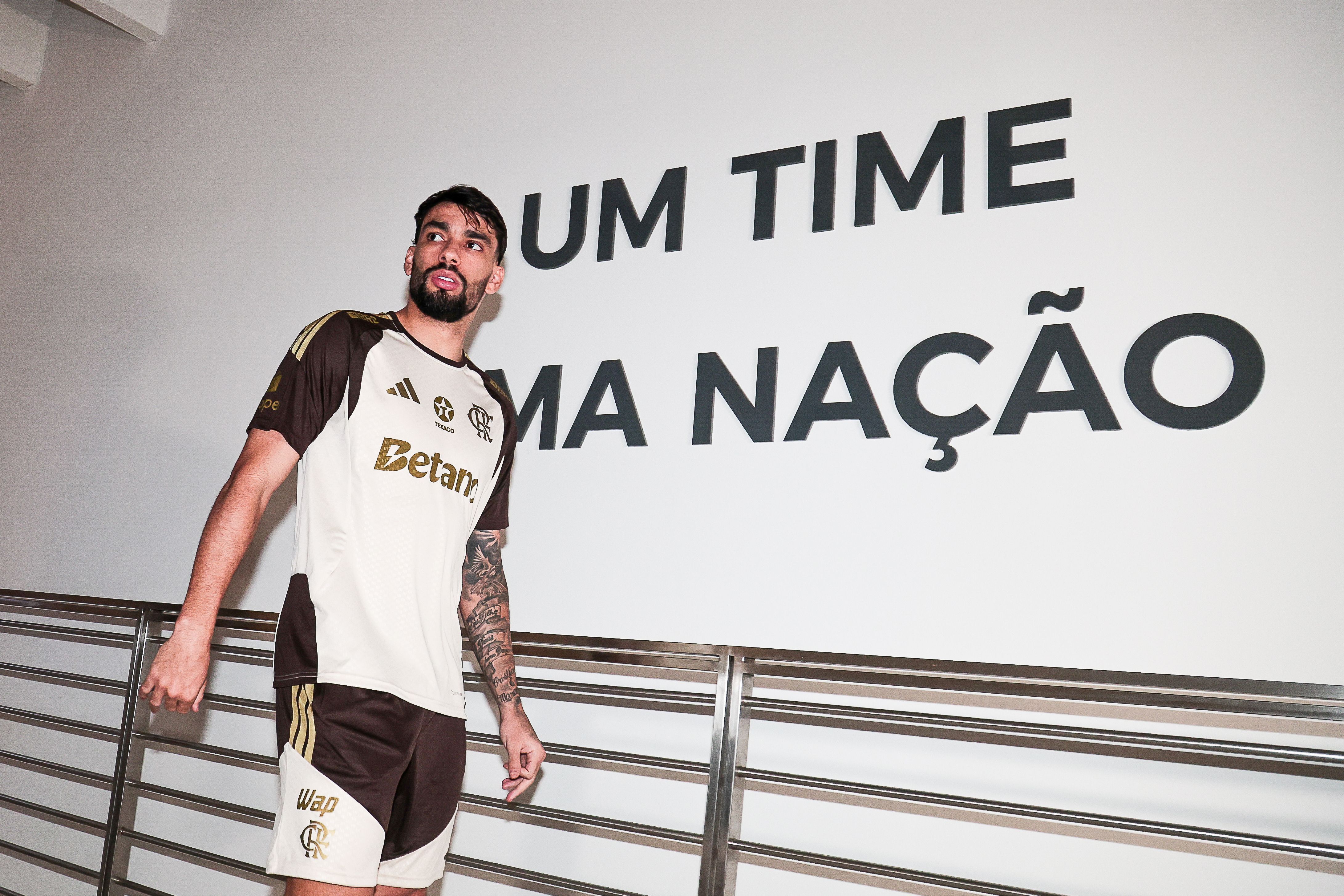 Flamengo fecha janela com três reforços e segue à procura de centroavante