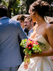 João Silva mostra novos registros de casamento da irmã