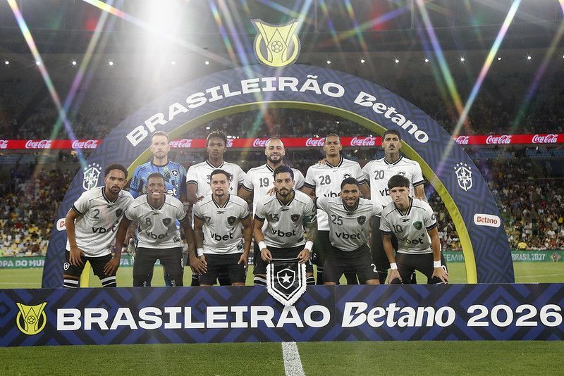 Avião com delegação do Botafogo tem problemas técnicos e adia viagem a SP