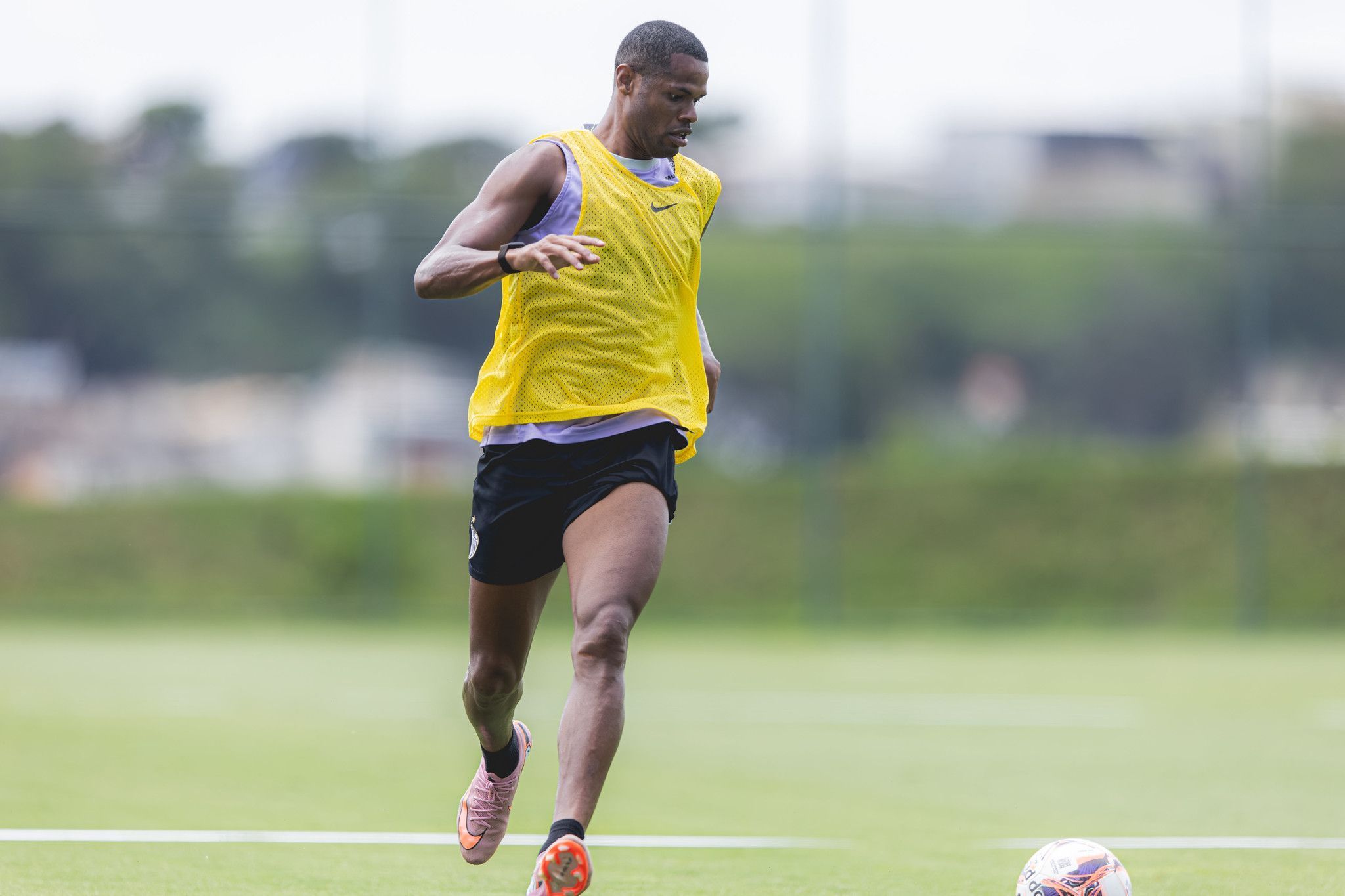 Vilão e decepção: Júnior Santos custou caro ao Atlético dentro e fora de campo