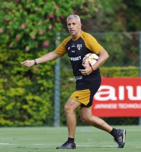 Crespo inicia preparativos para clássico entre São Paulo e Palmeiras