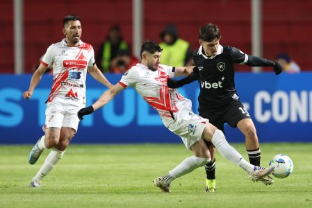 Botafogo x Nacional Potosí: Montoro encara a marcação adversária no jogo de ida da segunda fase preliminar da Libertadores