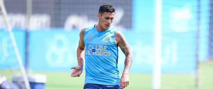 Pavon deve ser titular na ponta direita do Grêmio contra o Atlético