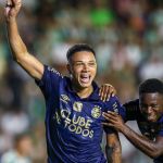 Jovem ganha espaço no Grêmio e deve ser titular contra Atlético pelo Brasileiro