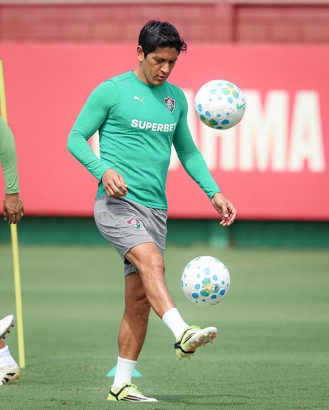 Zubeldia explica movimentação do Fluminense na busca por um centroavante
