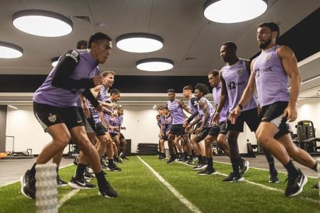 Time do Atlético em treino interno na Cidade do Galo