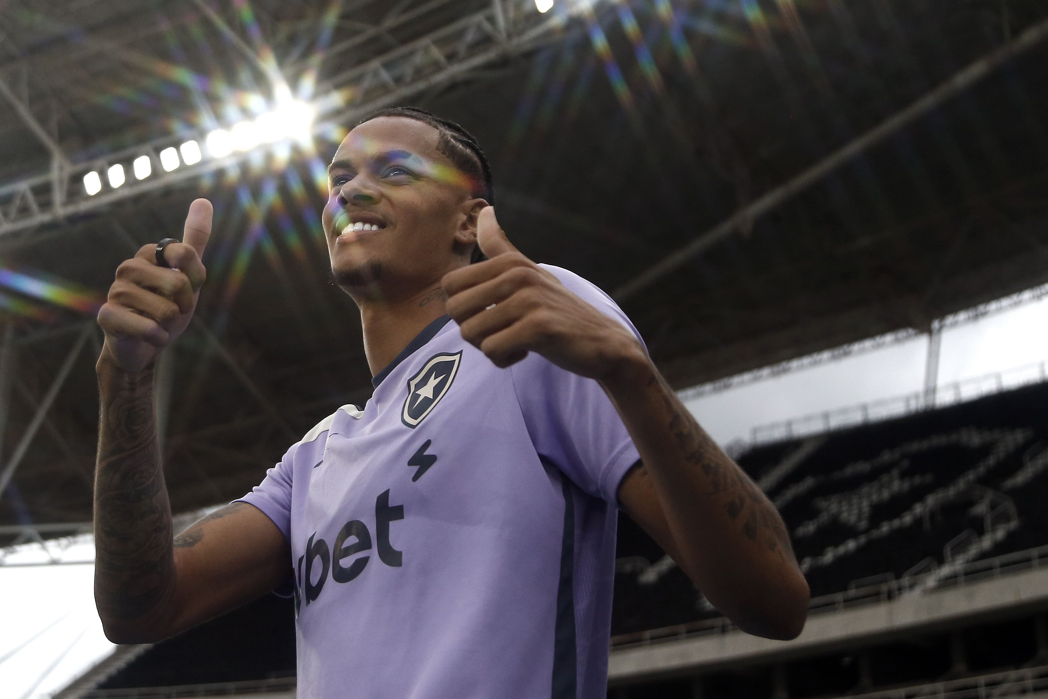 Santos avança em contratação de Newton, volante do Botafogo