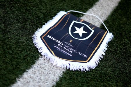 Time do Botafogo na estreia da Libertadores contra o Nacional Potosí, na Bolívia