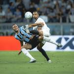 Com um a menos, Atlético perde para o Grêmio e segue sem vencer no Brasileirão