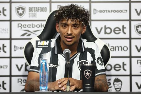 Cristian Medina é anunciado como jogador do Botafogo