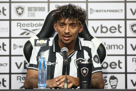 Cristian Medina é anunciado como jogador do Botafogo