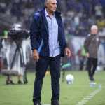 Torcida do Cruzeiro vaia e pede saída de Tite após empate com Corinthians no Mineirão