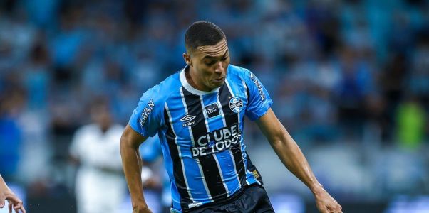 Carlos Vinicius é o artilheiro do Grêmio na temporada
