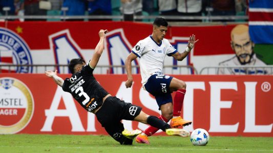 Erick Pulga, do Bahia, tenta jogada contra o O'Higgins