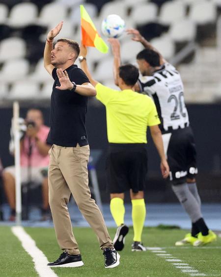 Martin Anselmi é o treinador do Botafogo em 2026