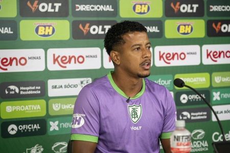 Maguinho, lateral-direito do América, concedeu entrevista coletiva nesta quinta-feira (26), no CT Lanna Drumond