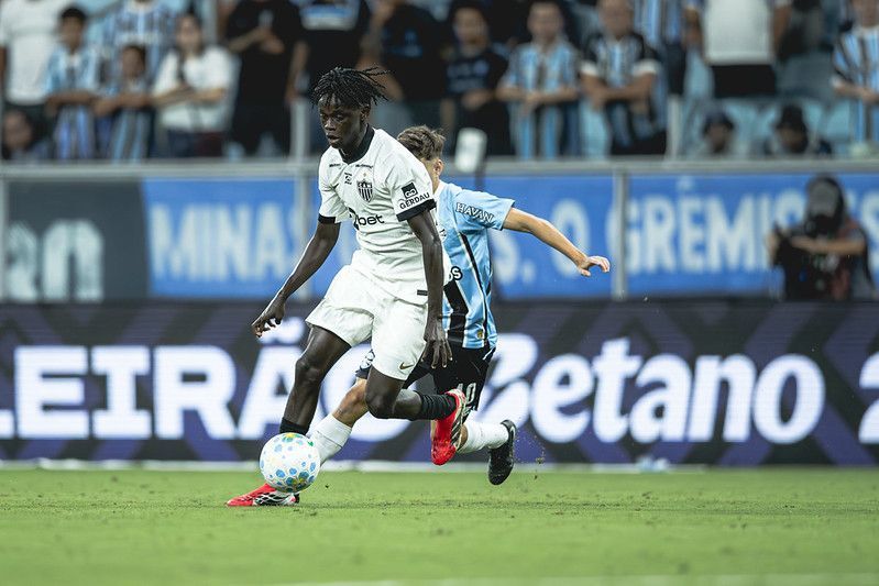 Promessa da base deixa boa impressão em posição carente do Atlético