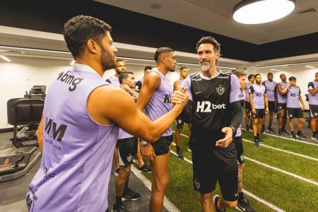 Eduardo Domínguez comandou o primeiro treino do Atlético nesta quinta-feira (26)