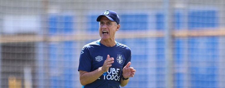 Luís Castro prepara o Grêmio para enfrentar o Inter
