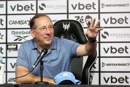 Botafogo de John Textor sofre transferban da Fifa