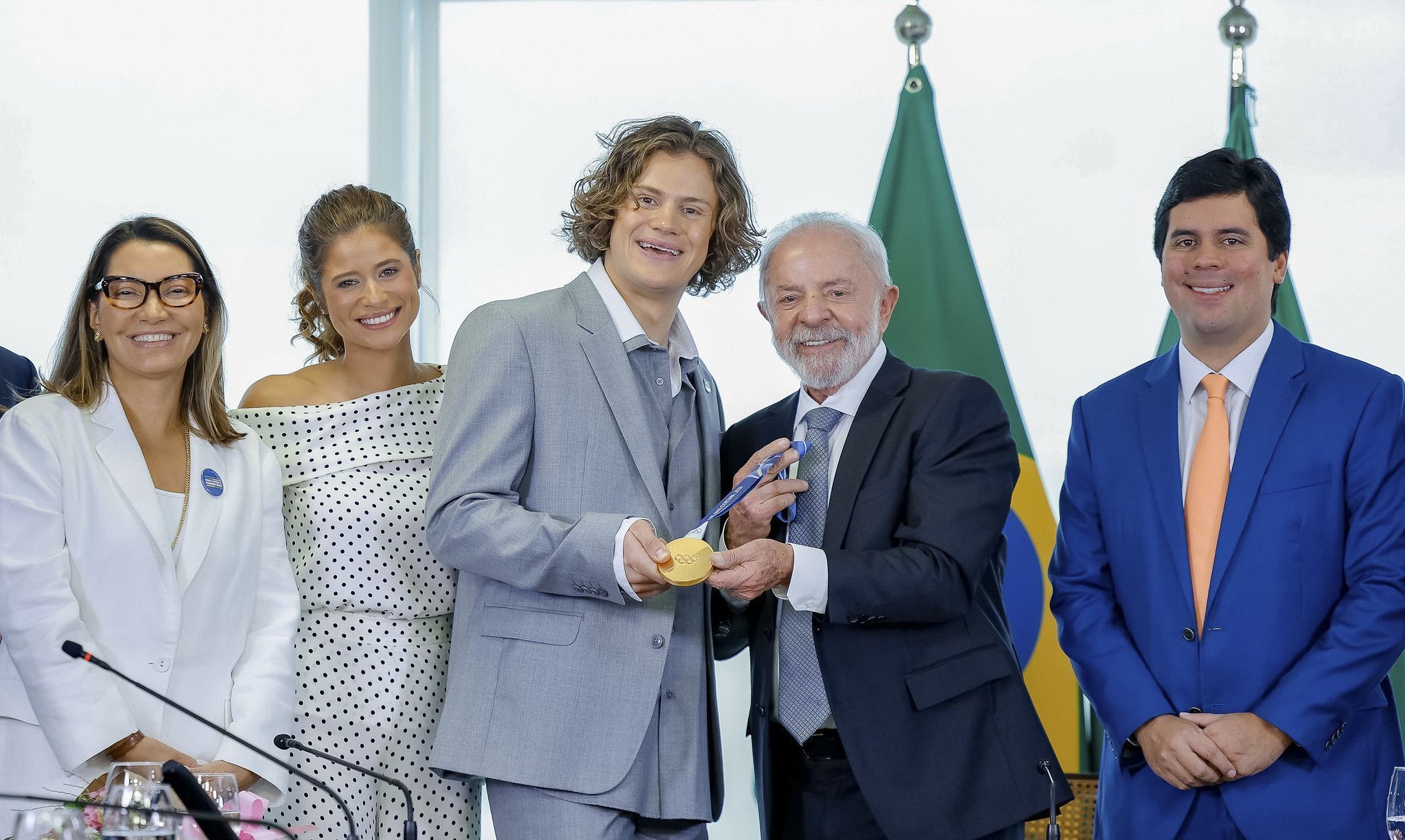 Lula recebe Lucas Pinheiro, campeão nas Olimpíadas de Inverno, no Planalto