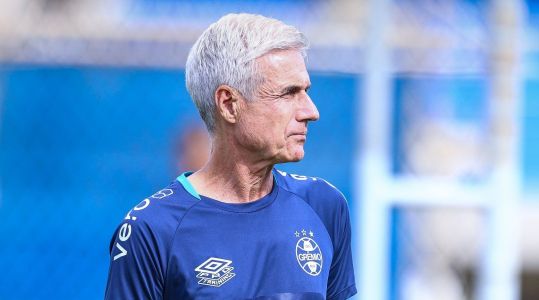 Luís Castro, técnico do Grêmio, em treinamento no CT Luiz Carvalho, em Porto Alegre