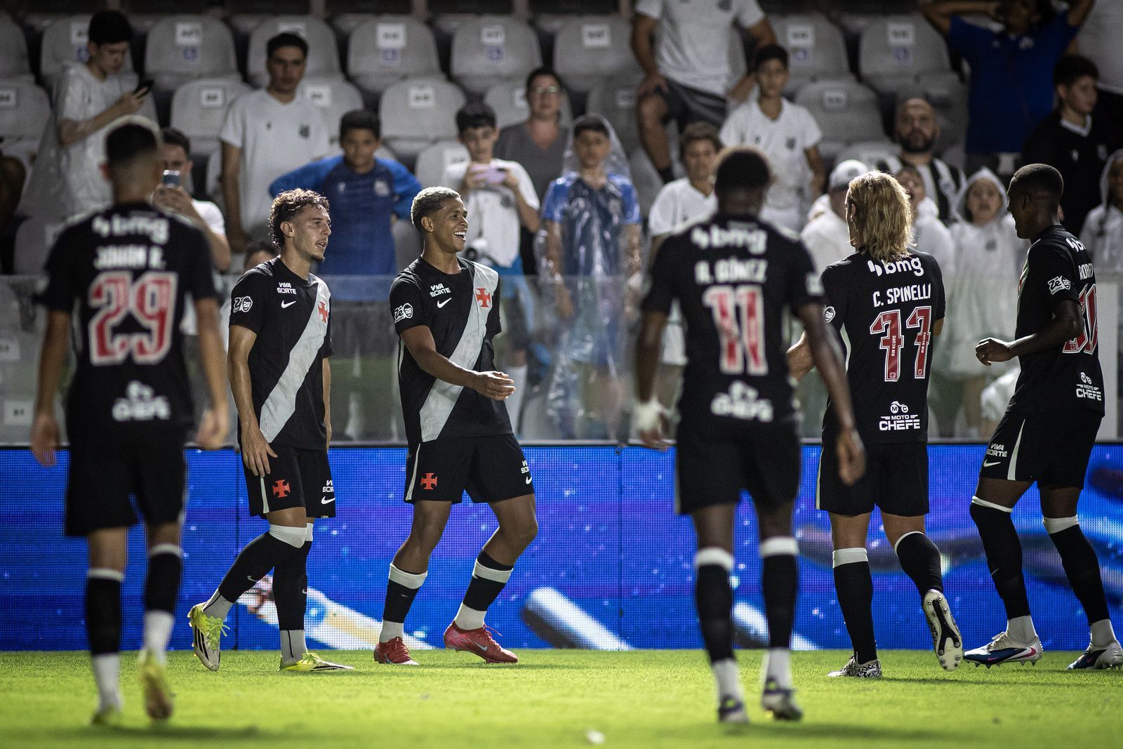 Vasco olha o mercado em busca de reforços pontuais para o técnico Renato Gaúcho