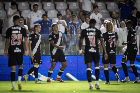 Vasco ainda busca mais opções para reforçar o elenco
