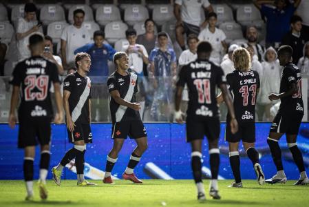 Vasco ainda busca mais opções para reforçar o elenco