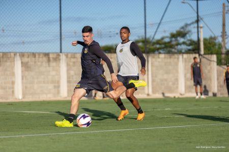 Jogador que pertence ao Palmeiras, Rômulo treina com elenco do Novorizontino
