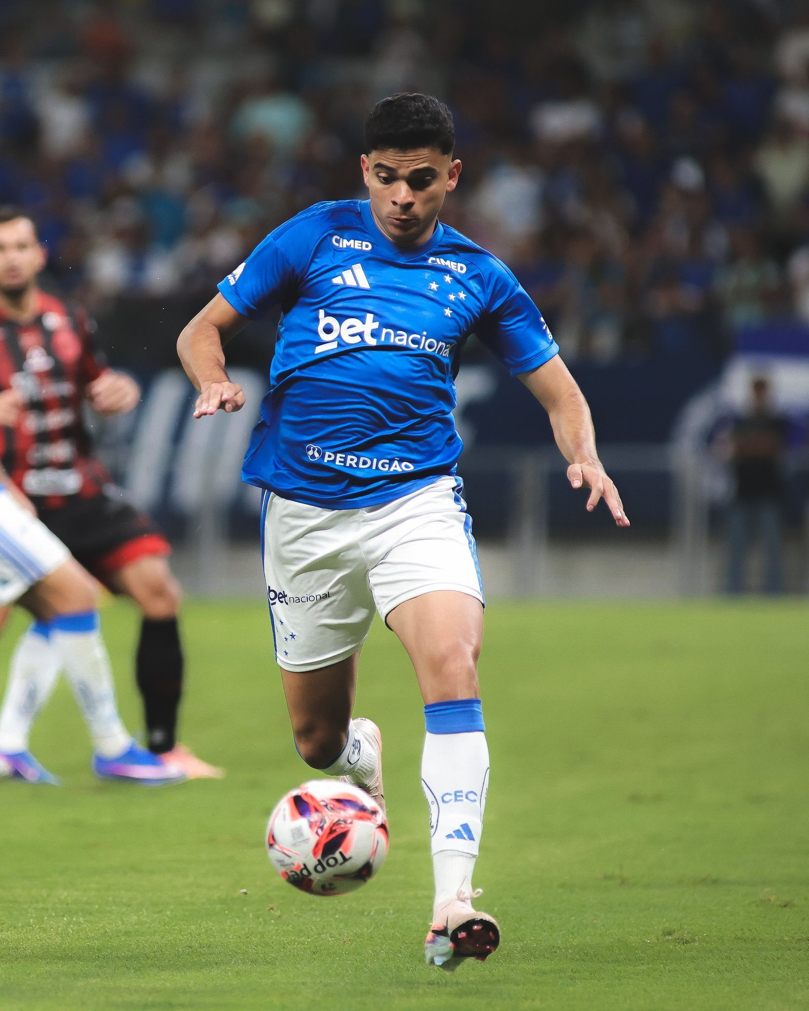 Cruzeiro informa lesão muscular de atacante após jogo contra o Atlético; veja detalhes