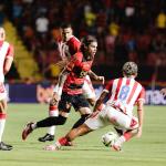 Em jogo maluco, Sport e Náutico empatam na ida da final do Pernambucano