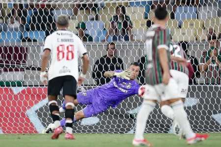 Fluminense x Vasco: Fábio defende pênalti e é decisivo para classificação tricolor no Campeonato Carioca