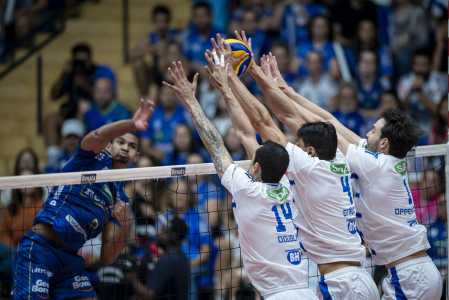 Volei Renata e Sada Cruzeiro jogaram neste domingo (1º), em Campinas