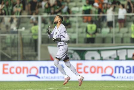 Everson em ação pelo Atlético no Independência