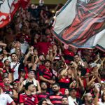 Torcida do Flamengo 'persegue' jogadores do Cruzeiro no Maracanã