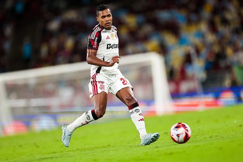 Alex Sandro analisa críticas da torcida do Flamengo mesmo após massacre contra o Madureira