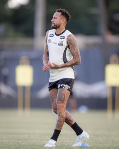 Neymar durante treino do Santos no CT Rei Pelé