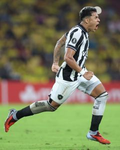 Matheus Martins comemora gol pelo Botafogo
