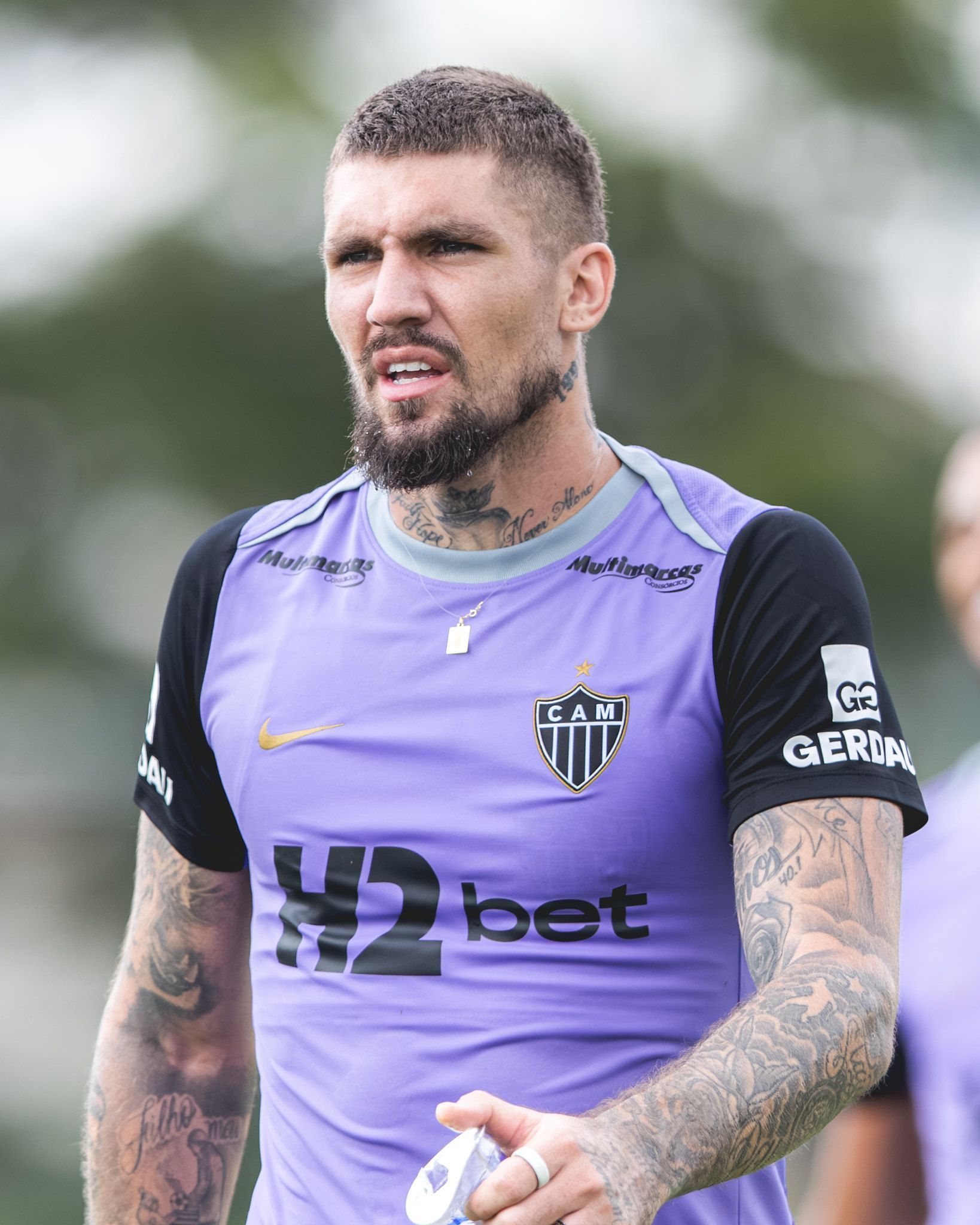 Comentarista detona Lyanco após briga em Atlético x Cruzeiro: 'Personagem deprimente'