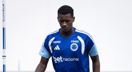 Bruno Alves durante treino do Cruzeiro
