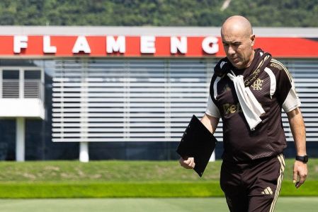 Leonardo Jardim no comando do treino do Flamengo
