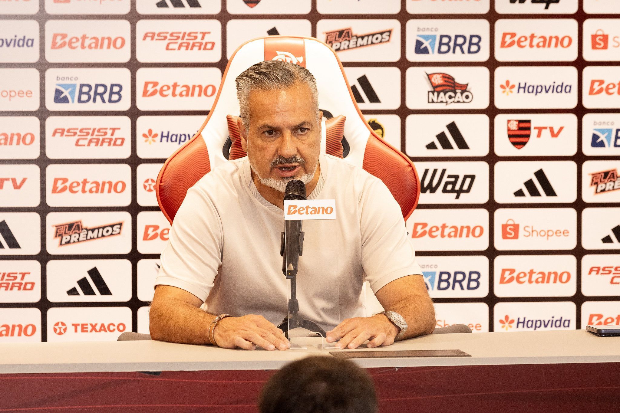 Comentaristas detonam José Boto e apontam 'covardia' da diretoria do Flamengo