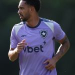 Vitinho mostra confiança em vaga do Botafogo e vibra com nova função com Anselmi