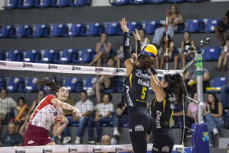 Praia Clube x Paulistano Barueri, pela Superliga Feminina de Vôlei