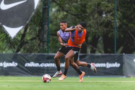 Hendel Índio durantre treino do Atlético na Cidade do Galo