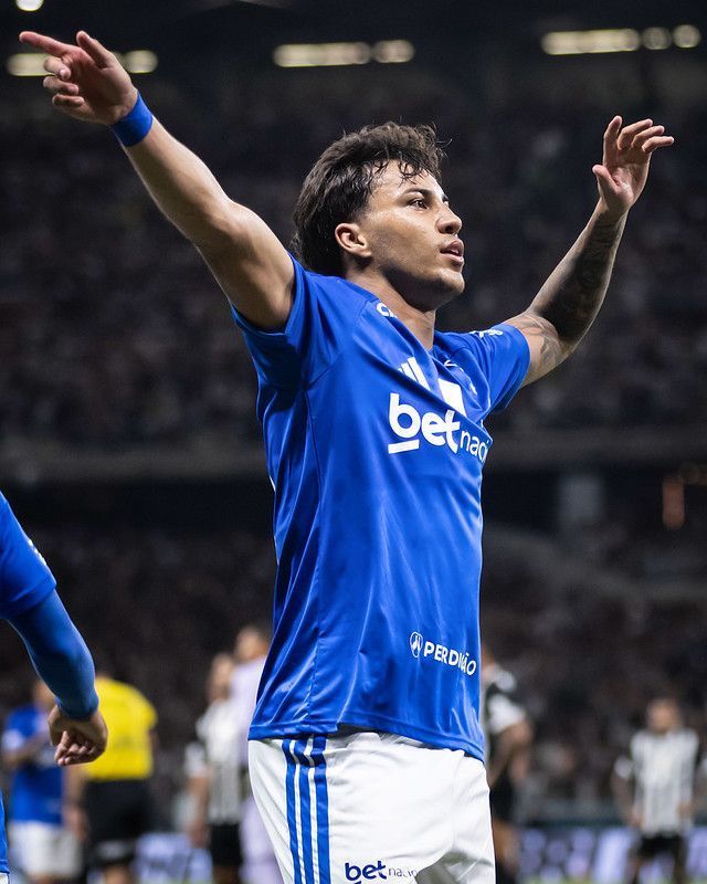 Kaio Jorge decide, Cruzeiro bate Atlético e é campeão mineiro em jogo com pancadaria