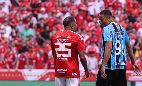 Gabriel Mercado em jogo pelo Inter contra o Grêmio